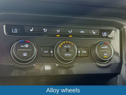 Used 2021 Volkswagen Tiguan SE image 18