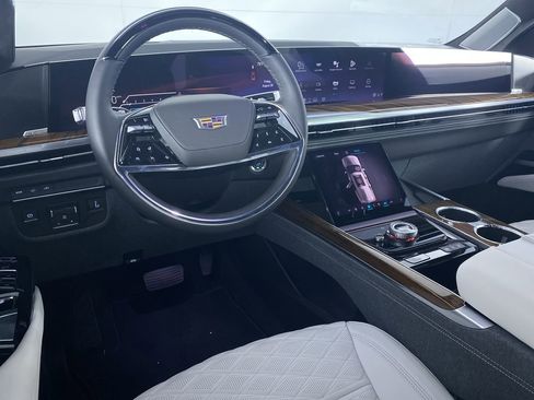 New 2025 Cadillac Escalade Sport Platinum image 2