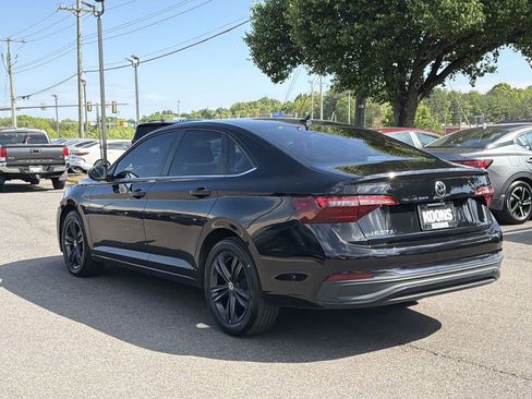 Used 2022 Volkswagen Jetta SE w/ Panoramic Sunroof Package FWD image 4