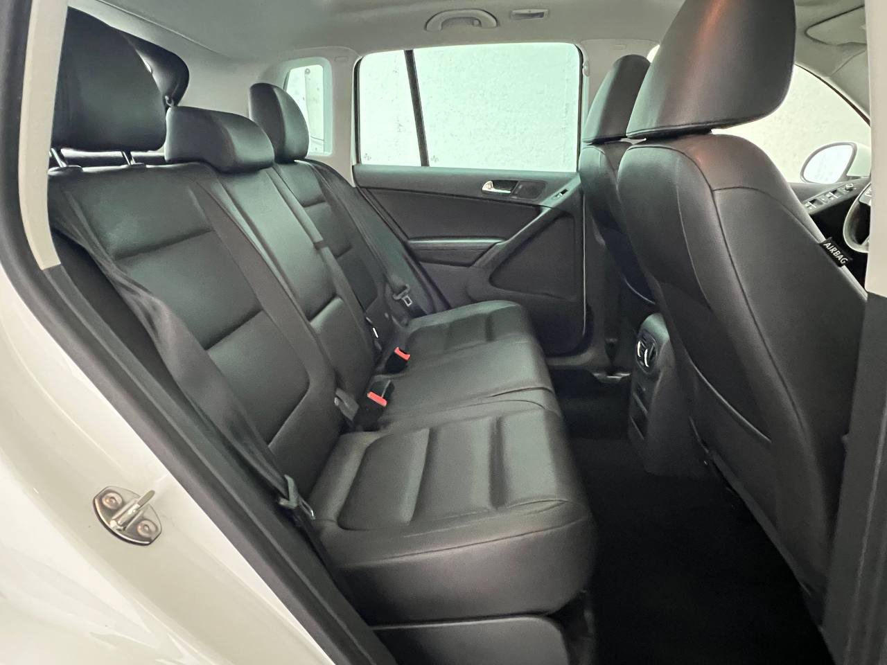Used 2015 Volkswagen Tiguan SE AWD/4WD image 12