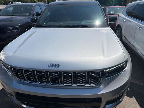 Used 2023 Jeep Grand Cherokee L Summit AWD/4WD image 2