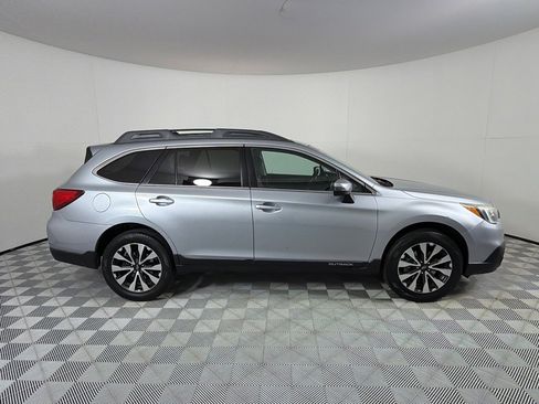 Used 2016 Subaru Outback 2.5i Limited AWD/4WD image 4