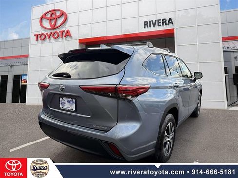 Used 2022 Toyota Highlander XLE image 6