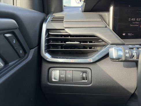 Used 2025 GMC Acadia Elevation image 19