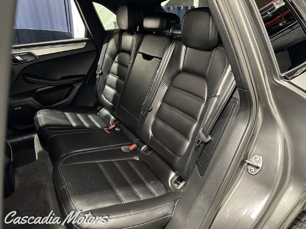 Used 2016 Porsche Macan Turbo AWD/4WD image 10