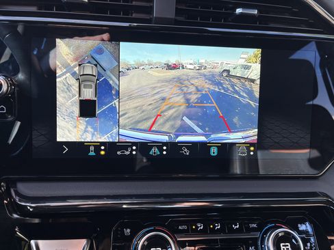 Used 2022 GMC Sierra 1500 AT4 w/ AT4 Premium Package image 18