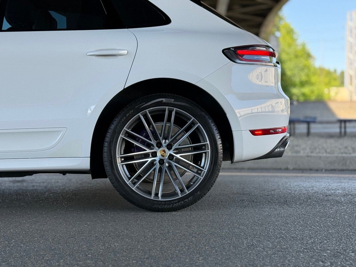 Used 2021 Porsche Macan Turbo AWD/4WD image 14
