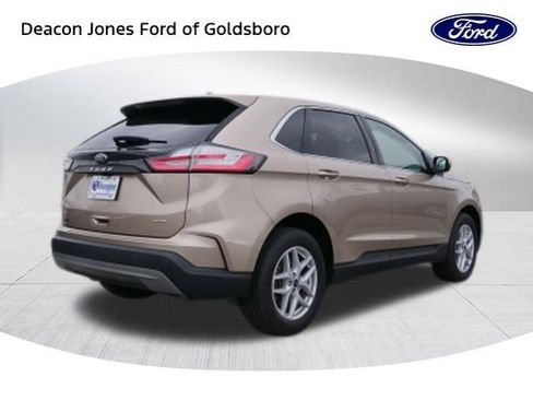 Used 2021 Ford Edge SEL w/ Convenience Package image 3