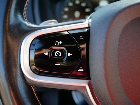 Used 2020 Volvo XC90 T6 R-Design w/ Protection Package Premier image 29