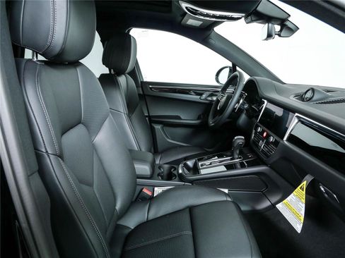 Certified 2026 Porsche Macan Turbo AWD/4WD image 25