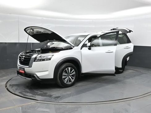 Used 2025 Nissan Pathfinder SL FWD image 78