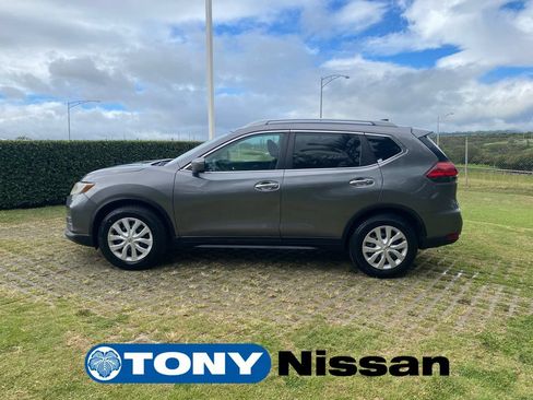 Used 2017 Nissan Rogue S w/ S Appearance Package FWD image 4