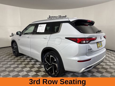 Used 2023 Mitsubishi Outlander SEL image 7