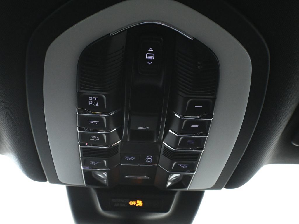 Used 2026 Porsche Macan AWD/4WD image 20