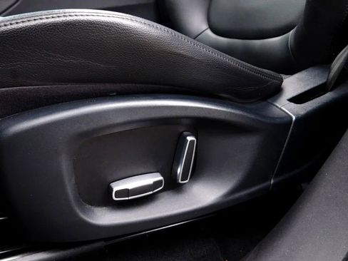 Used 2019 Jaguar F-PACE Premium image 15