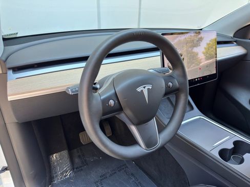 Used 2021 Tesla Model Y Long Range AWD/4WD image 13