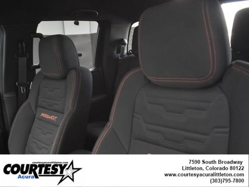 Used 2024 Nissan Frontier PRO-4X w/ Technology Package image 19