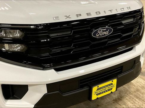 Certified 2025 Ford Expedition Active AWD/4WD image 30