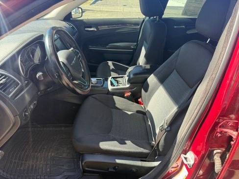 Used 2018 Chrysler 300 Touring w/ Sport Appearance Package image 12