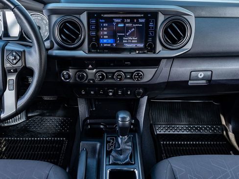 Used 2018 Toyota Tacoma TRD Off-Road w/ Technology Package image 22