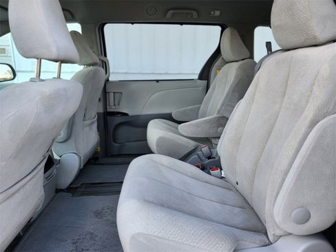 Used 2013 Toyota Sienna LE image 14