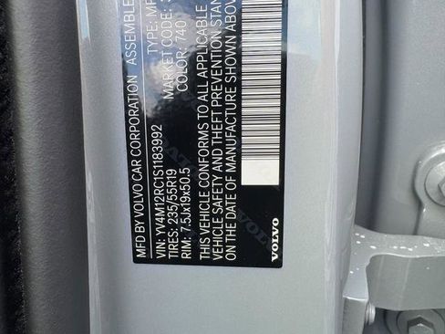 Certified 2025 Volvo XC60 B5 Plus image 25