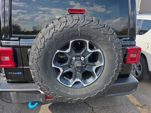 Used 2022 Jeep Wrangler Unlimited Rubicon 4xe w/ Cold Weather Group AWD/4WD image 9