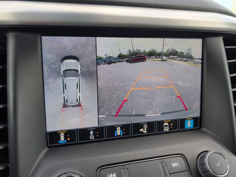 Used 2023 GMC Acadia SLT w/ Technology Package FWD image 29