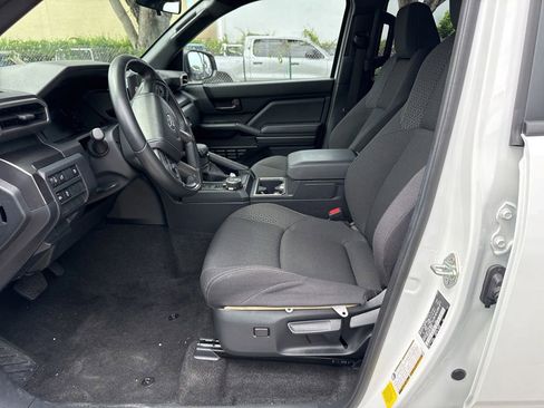 Used 2025 Toyota 4Runner SR5 AWD/4WD image 8