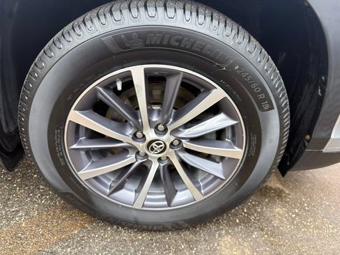 Used 2019 Toyota Highlander XLE AWD/4WD image 36