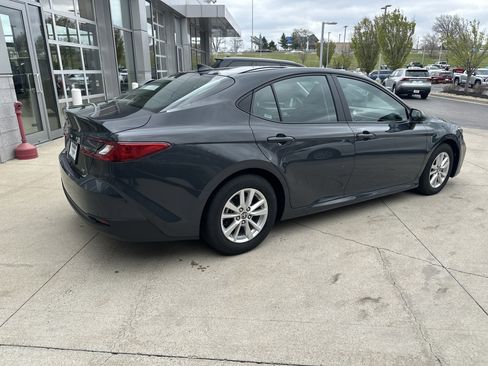 Used 2025 Toyota Camry LE image 6