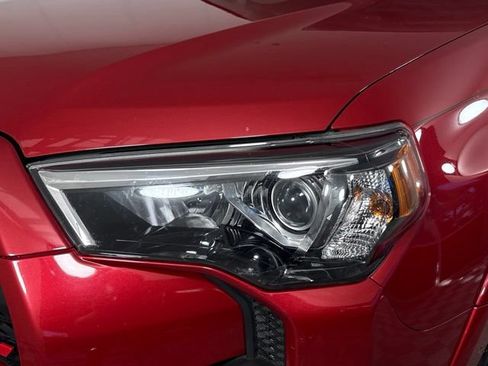 Used 2020 Toyota 4Runner SR5 Premium w/ Moonroof Package RWD image 14