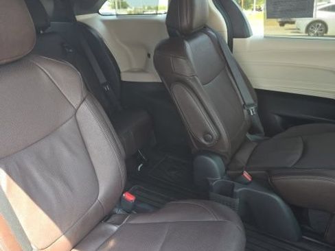 Used 2023 Toyota Sienna Platinum FWD image 30