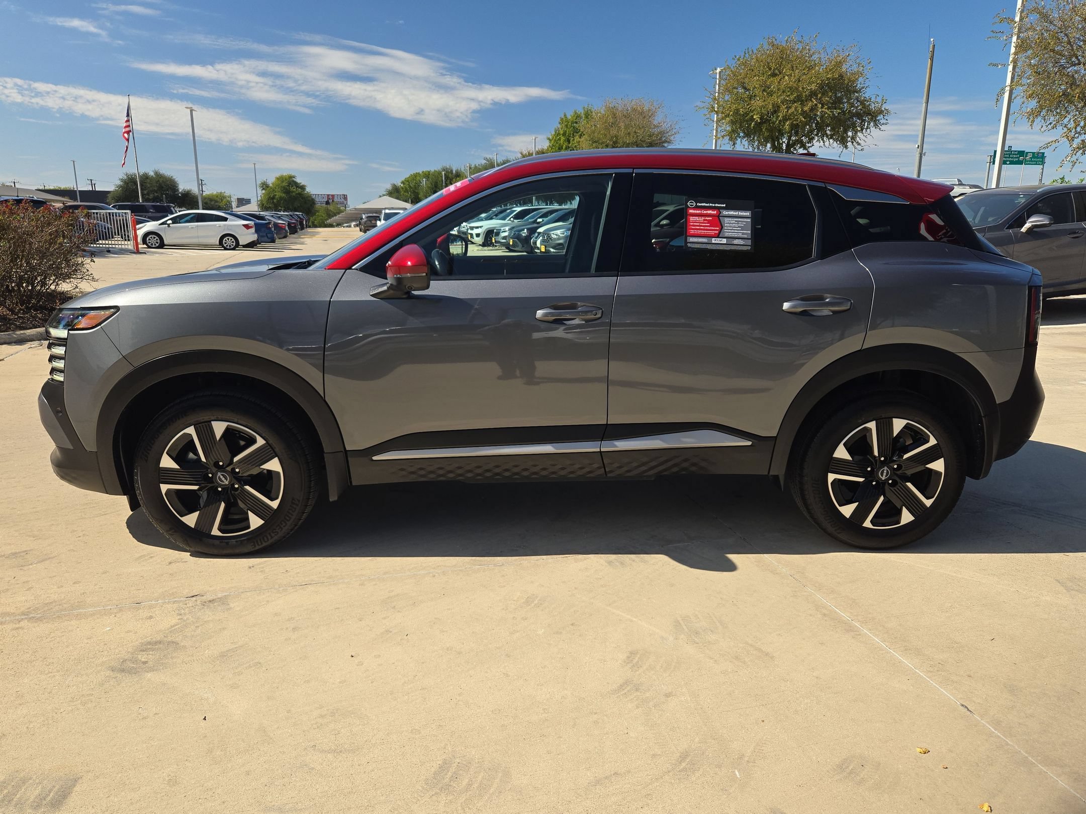 Certified 2025 Nissan Kicks SR FWD image 6