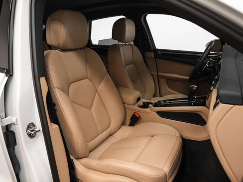 Certified 2024 Porsche Macan S AWD/4WD image 20