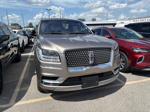 Used 2018 Lincoln Navigator Reserve w/ Technology Package AWD/4WD image 4