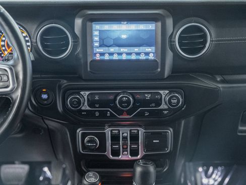 Used 2018 Jeep Wrangler Unlimited Sahara AWD/4WD image 28