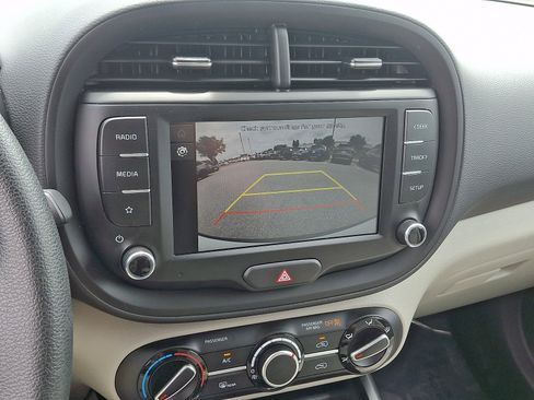 Certified 2025 Kia Soul LX w/ LX Technology Package FWD image 18