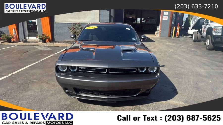 Used 2019 Dodge Challenger SXT RWD image 2