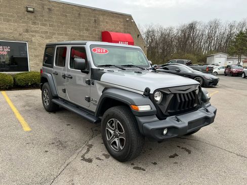 Used 2018 Jeep Wrangler Unlimited Sport S AWD/4WD image 3