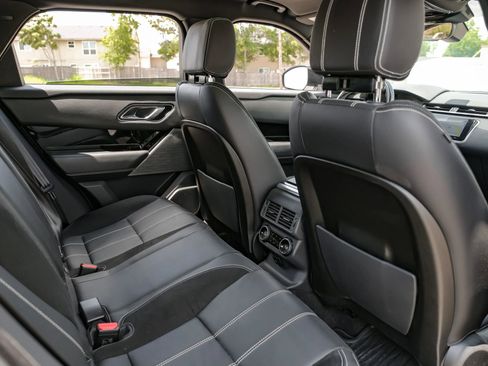 Used 2018 Land Rover Range Rover Velar R-Dynamic SE image 32