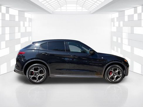 Used 2022 Alfa Romeo Stelvio Ti AWD/4WD image 8