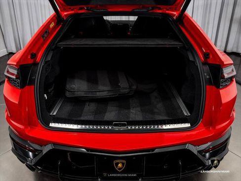 Used 2025 Lamborghini Urus SE AWD/4WD image 13