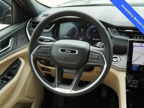 New 2025 Jeep Grand Cherokee L Limited w/ Luxury Tech Group II AWD/4WD image 16