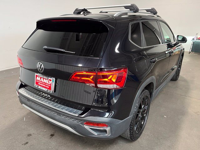 Used 2022 Volkswagen Taos SE FWD image 3