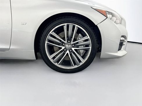 Used 2015 INFINITI Q50 w/ Deluxe Touring Package RWD image 11