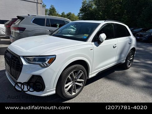 Used 2023 Audi Q3 2.0T Premium w/ Black Optic Sport Package AWD/4WD image 2