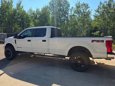 Used 2019 Ford F250 XL w/ Power Equipment Group AWD/4WD image 4