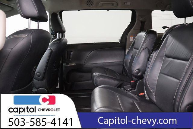 Used 2016 Toyota Sienna SE FWD image 31