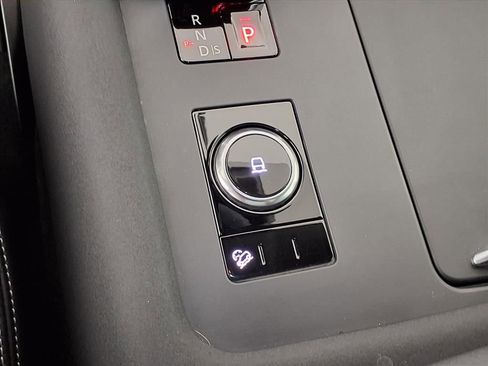 Used 2023 Land Rover Discovery HSE R-Dynamic image 29